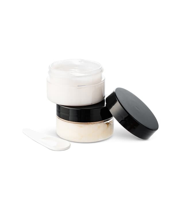 Dual texture hydrating body cream